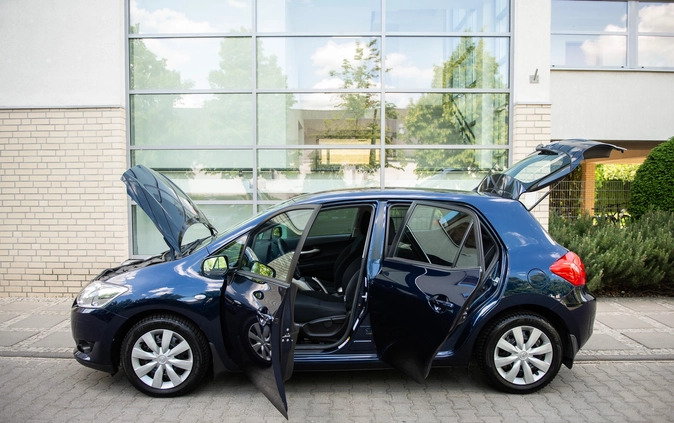 Toyota Auris cena 26900 przebieg: 162000, rok produkcji 2009 z Szczecin małe 781